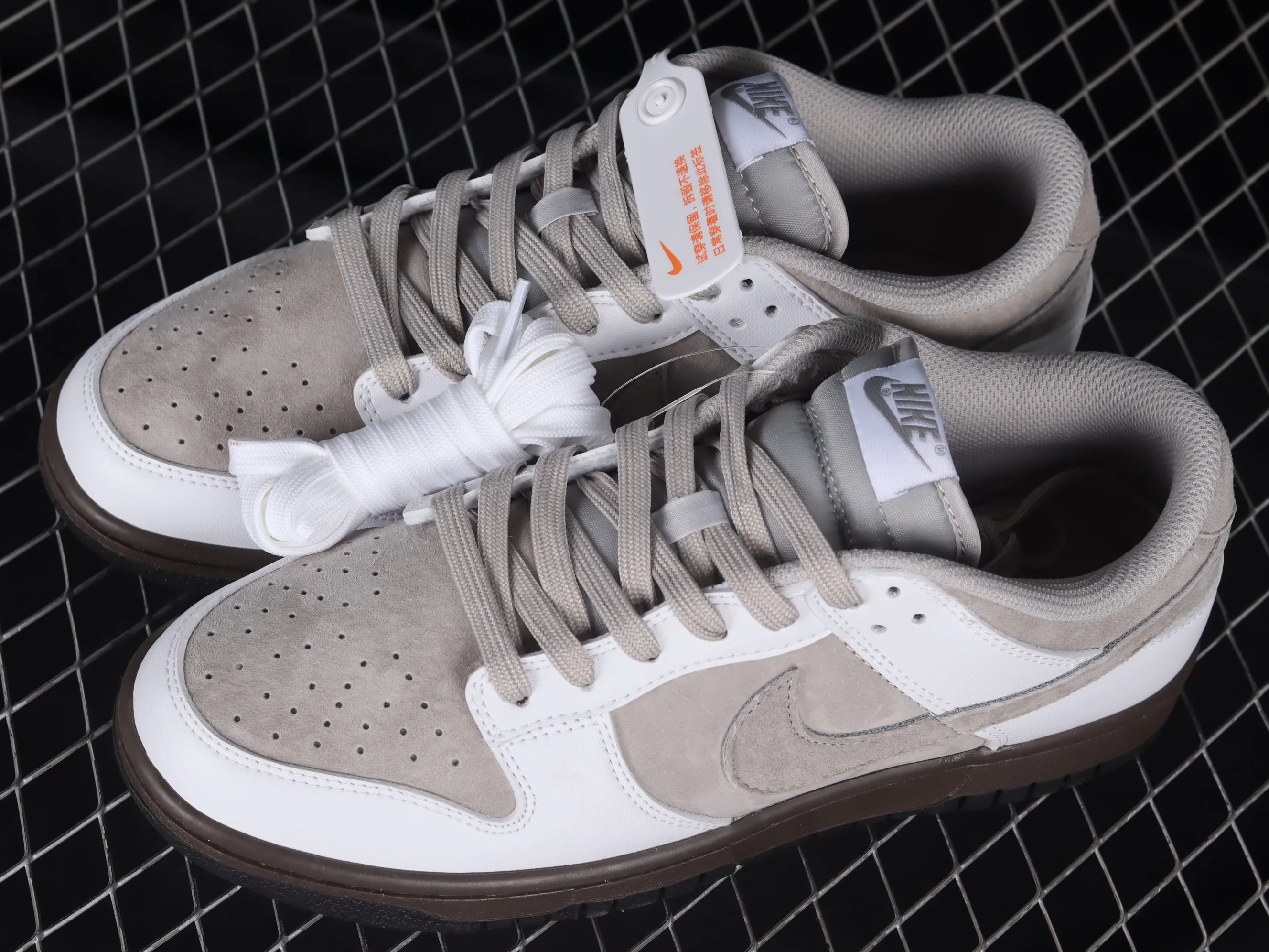 All Categories Nk SB Dunk Series Nk SB Dunk Low Low-top Sneakers N Version Nk SB Dunk Low "Ironstone" Cold Gray SB Smashed Backboard Fashion Casual Sneakers FD9746-001